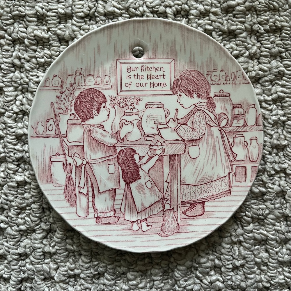 Royal Crownford Ironstone Kirchen Plaque NWOT